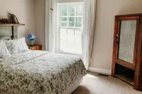 Whole home on 5 acres. Minutes from vineyards, SNP, and CHO airport. 30 min UVA