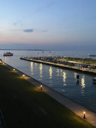 Sparkling clean, family friendly condo right on the water! Cedar Point View!