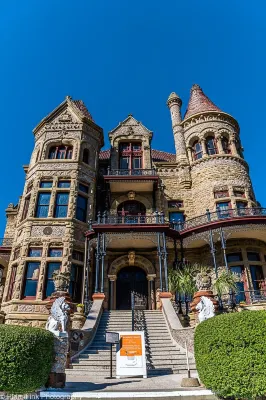 Entire  Coastal Cottage 3 Blocks to the Seawall and Beach