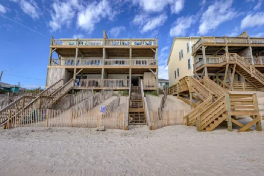 Paradise Found! Fabulous, Flexible, Beach Front Luxury! Hot Tub, Best Location!