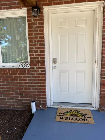 Unit D Manor House Month to Month