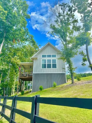 Spring Getaway to "Stilts" Lake, Pool, Hottub, Kayaks, Firepit, Countless Fun