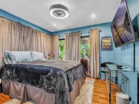 Celebrity Owned, 1800 sq. Feet, 3 Bdrm./2.5 Bath Art Filled Beachfront Property. Hotels in Solana Beach