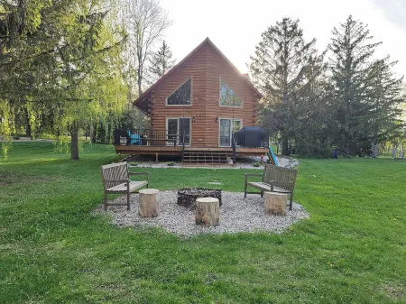 Blue Heron Lodge,Wolf River, Partridge Lake Channel Fremont Wisconsin
