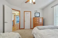 Spacious 5 Bedroom w/Pool, Patio and Theater