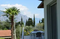 Single house, 2 double and 1 single room A/C and wifi "La Svolta Holidays"