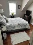 Sunny, private apartment. Walk to Kennebunk Village. Close to beaches.