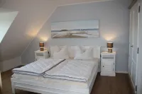 Beachfront apartment with sea views, beach chair by the sea, parking at the house