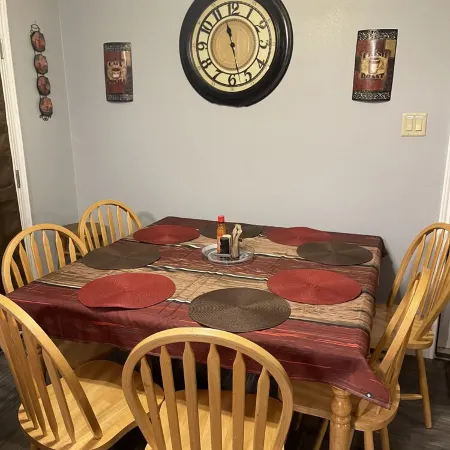 Comfy 3Bed/2Bath. EZ Access to Santa's Wonderland