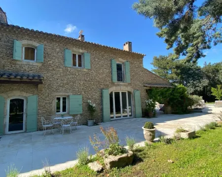 Mas Provençale Entouré de Pommiers, Piscine et Terrain de Tennis Hotels in Cavaillon