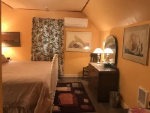 1880's Farm House on a Christmas Tree Farm 5 Minutes to Oregon State University Hotels in Corvallis