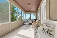 Cozy Cottage at Long Lake with plenty of outdoor space! Hotels in Livingston County