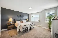Dog-Friendly Downtown Carlton Townhouse #6, Steps to Tasting, Dining, Shops, BBQ
