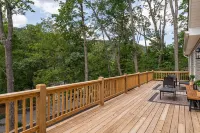 Stunning Luxury Home: Majestic Massanutten Views with New Hot Tub