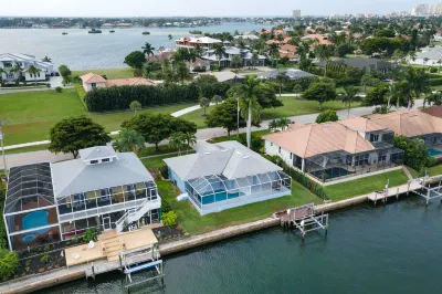 Nice House with Water View and Private Pool Hotel dekat Captain Horr's Pineapple Plantation