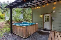 The River Cabin near Mt. Baker