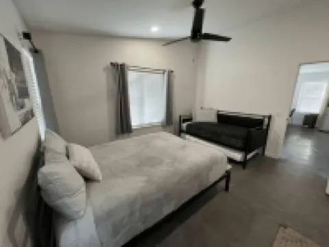 The Point a modern Retreat at Table Rock Lake - two blocks from water