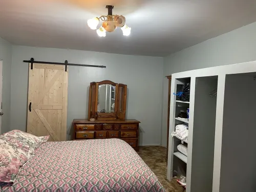 Red rock adventures await from this comfortable four corners home. Hoteles en Bluff