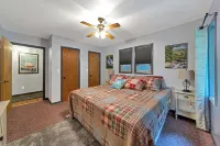 Lake View of Fontana Lake close to Great Smoky Mountains and Tail of the Dragon Hotel a Stecoah