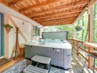Ski Chalet at Beech Mountain with Hot Tub