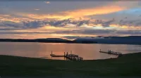 Lakefront SML penthouse with stunning mountain-lake views, pools, beach, + more!
