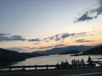 Relaxing Lake Retreat • Pool • Hot Tub • Fire Pit • Game Room