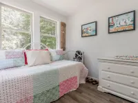 Updated Long Island Maine Cottage Hotels in Long Island