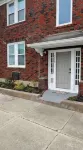 1 1/2 blocks to beach right near Pleasure Pier. Close to cruise terminal too!