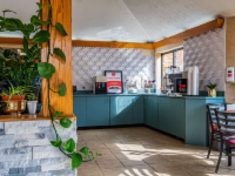 Econo Lodge Cleveland Southeast - Kent Hotels in Streetsboro