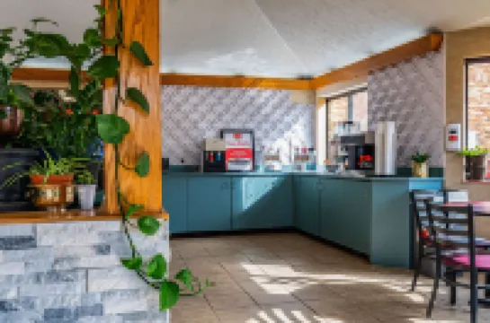 Econo Lodge Cleveland Southeast - Kent Hotels in Streetsboro