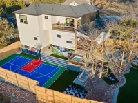 *Basketball,Pickleball, Hot Tub & Space Vibes. Aliens Await! Hotels in Marble Falls
