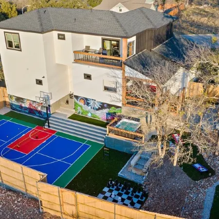 *Basketball,Pickleball, Hot Tub & Space Vibes. Aliens Await!