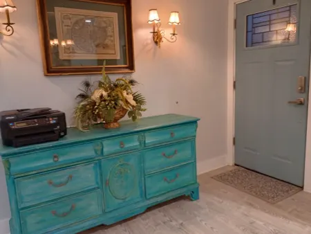 Totally Renovated  with Amazing Kitchen, Luxurious Master Suie and Private Pool Отели рядом с достопримечательностью «Crying Eagle Brewing Company»