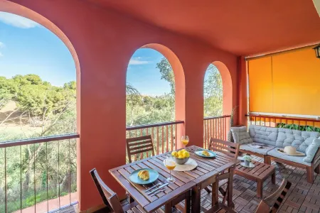 Apartment Benalmadena, near Golf & 10 MINS TO BEACH. Отели рядом с достопримечательностью «Памятник Коломаресу»