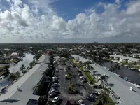 Modern 1-bedroom Penthouse Suite  fitness room, WiFi in delightful Pompano Beach