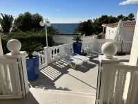 SUPERB FAMILY VILLA, OVERLOOKING THE SEA WITH PRIVATE HEATED (OPTIONAL) POOL Hoteles en Campello