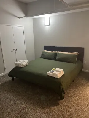 Luxury, centrally located loft Downtown w/skybridge access to Convention Center