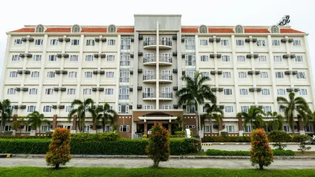 Sotogrande Iloilo Hotel Отели в г. Павия