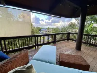 Epic Location!  Short Stroll to iconic beaches to surf and snorkel. Hotels in Pupukea
