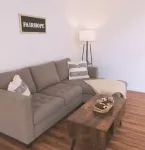 Charming 2-Bedroom Cottage Nestled Under Oak Trees