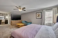 Spacious Estate - Pool, Games, Karaoke, Sleeps 16!