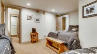 Cozy & Close-in Location, a True Ski-in and Ski Out Location! Great Snow!!