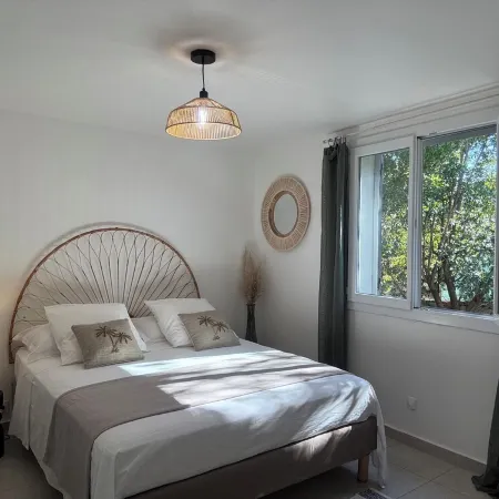 AIR-CONDITIONED VILLA 6 PEOPLE HEATED PRIVATE POOL NEAR PORTO-VECCHIO