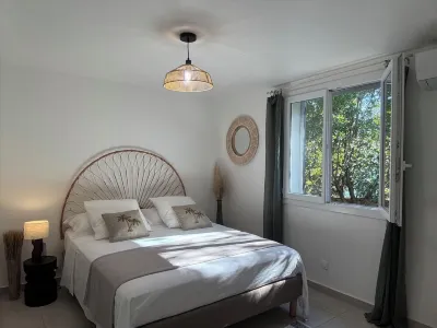 AIR-CONDITIONED VILLA 6 PEOPLE HEATED PRIVATE POOL NEAR PORTO-VECCHIO Hotels in 