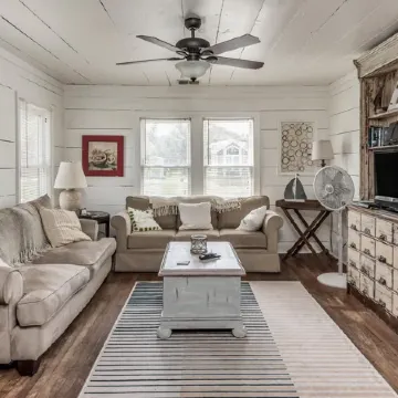 Updated Farm House on 1/2 Acre 1 Block From Aransas Bay