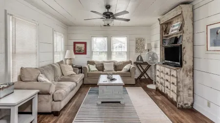 Updated Farm House on 1/2 Acre 1 Block From Aransas Bay