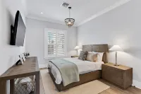 Luxury Waterfront Townhome 3Br w/ Pool, Dock, Boat Slip & 4 Decks, Walk to Beach