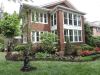 Bright, Parkside condo with pool