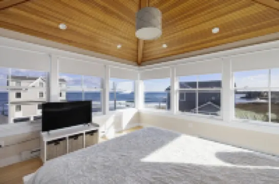 Panoramic Ocean View, 5 BR, Central Air, 10 minute walk to Scarborough Beach Hotels in Narragansett