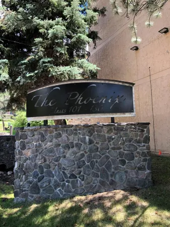 Lovely Phoenix 2Bd. Walk to Base or Take Shuttle, Pool/Hot Tub, Garage, ++